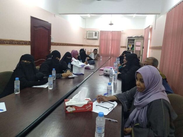 لقاء يجمع مدير مديرية المعلا بالقيادات النسائية في اللجان المجتمعية