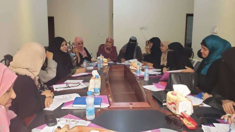 اللجنة الوطنية للمرأة تعقد اجتماعها الأول بعدن بحضور مدراء عموم دوائر المرأة في الوزارات الحكومية.
