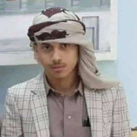 بعد رفضه لتعليق صورة زعيمها.. مليشيات الحوثي تقتل شاب أمام محله بصنعاء