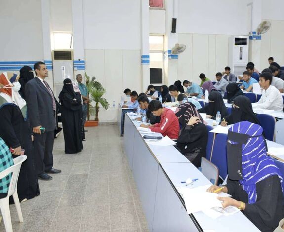جامعة عدن تدشن القبول بكلية طب الأسنان وتشدد بضرورة متابعة الموقع الإلكتروني للجامعة