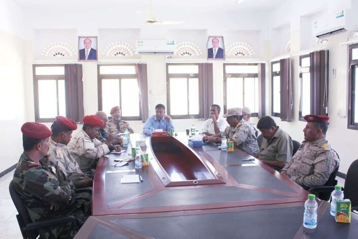 اللجنة الأمنية بساحل حضرموت تعقد اجتماعاً استثنائياً لمناقشة مستجدات الأوضاع الأمنية الراهنة بالمكلا
