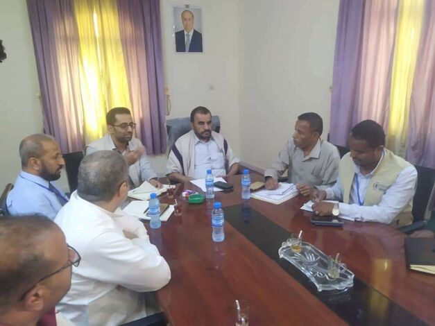 رئيس لجنة الإغاثة بوادي وصحراء حضرموت يعقد اجتماعاً استثنائي  لمناقشت عدد من القضايا في الجانب الإغاثي