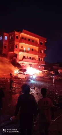 صور أولية لانفجار سيارة بمدخل مطار عدن وروايات شهود عيان -فيديو