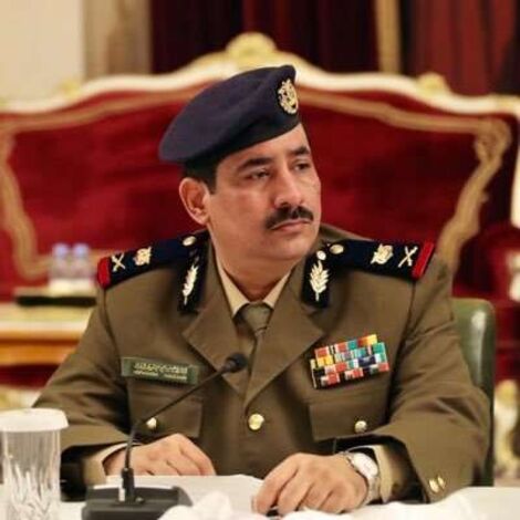 وزير الداخلية يوجه الأجهزة الأمنية في عدن بإجراء تحقيق عاجل حول ملابسات التفجير الإرهابي بمطار عدن الدولي