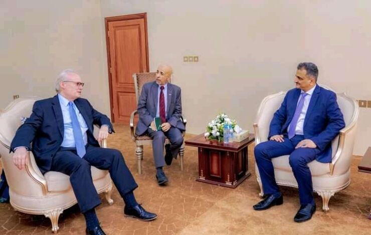 محافظ عدن يلتقي المبعوث الأمريكي الخاص إلى اليمن