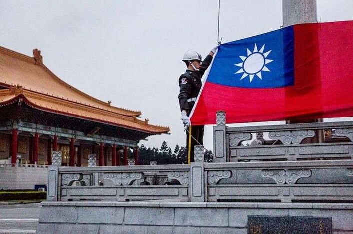 عرض الصحف البريطانية.. تايوان تُعد شعبها لمواجهة الصين في "التلغراف"