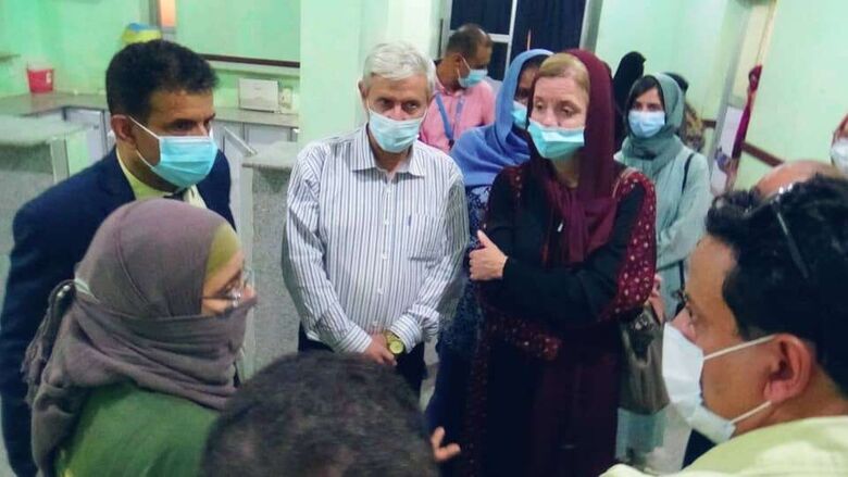 محافظ لحج يلتقي بوفود اممية في مستشفى ابن خلدون العام 