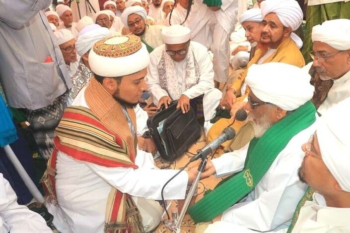 السيد / علي بن عبدالقادر بن محمد الحبشي يحتفل بزواج حفيديه