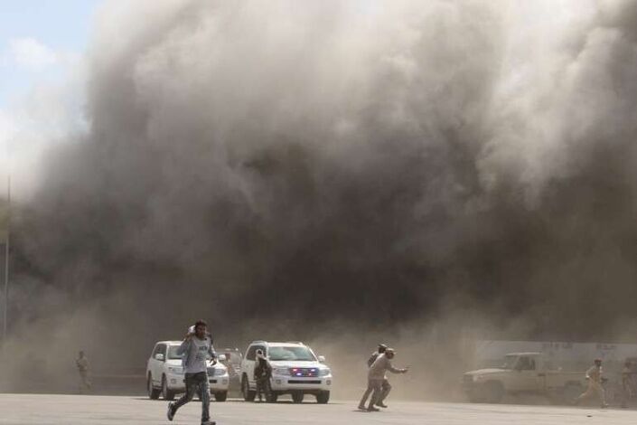 مجلس الوزراء اليمني: خلايا حوثية متورطة في تفجيرات عدن