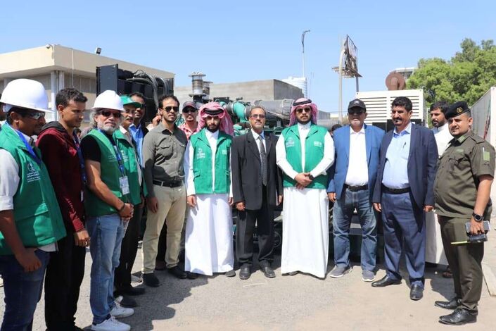 مطار عدن الدولي يتسلم مولدين كهربائيين من البرنامج السعودي لتنمية وإعمار اليمن