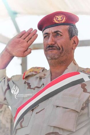 زخات متناثرة في الذكرى الثانية لاستشهاد حارس الشرف الوطني والعسكري اليمني عدنان الحمادي