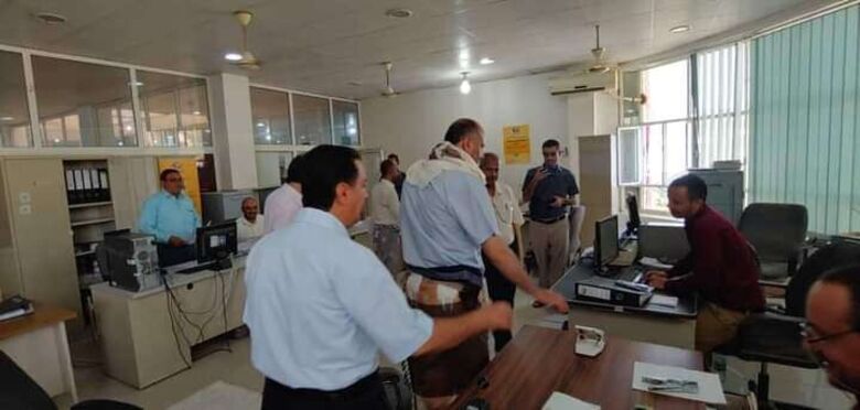 مدير عام هيئة البريد وهان يتفقد سير العمل في عدد من مكاتب البريد بمحافظة الحديدة