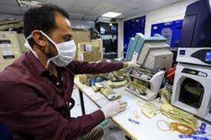 تراجع حاد للريال اليمني والبنك المركزي يؤكد اتخاذ إجراءات لمواجهة الانهيار