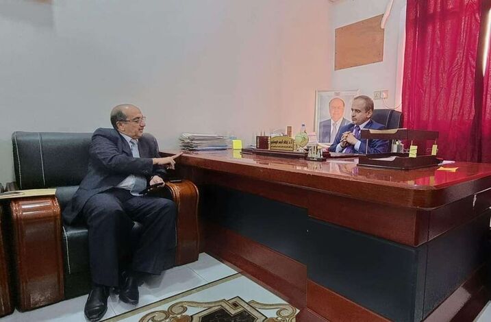 وزير التعليم العالي يلتقي رئيس جامعة شبوة.