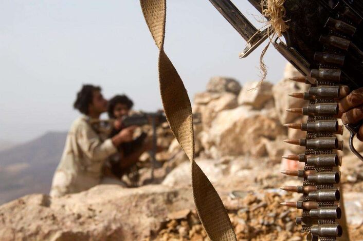 صحفي يقول ان جماعة الحوثي استخدمت طائرة عمودية بمأرب