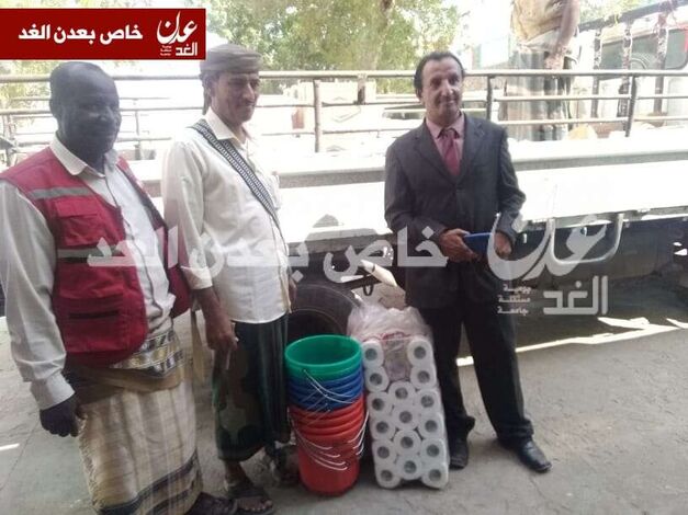 الهلال الاحمر اليمني فرع ابين يدعم مستشفى احور بكمية من مواد النظافة والتعقيم