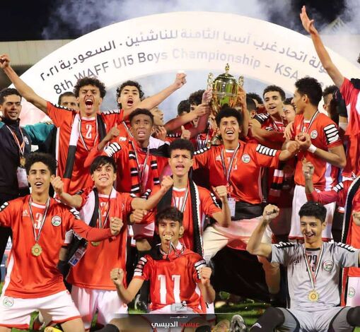 باجميل وباشافعي يهنئان الشيخ احمد صالح العيسي بمناسبة فوز اليمن ببطولة غرب آسيا.