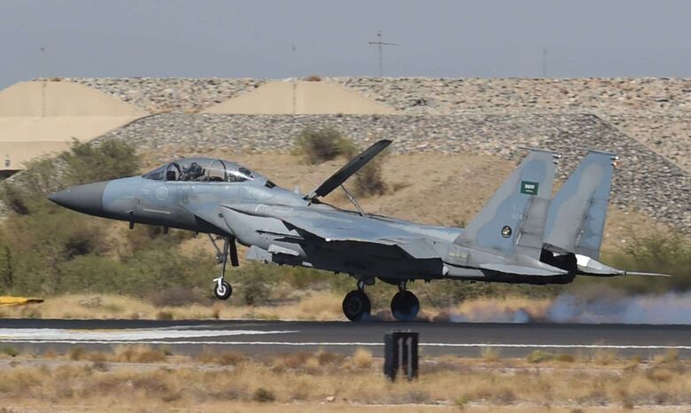 التحالف يجدد تهديده للحوثيين بالقصف الجوي
