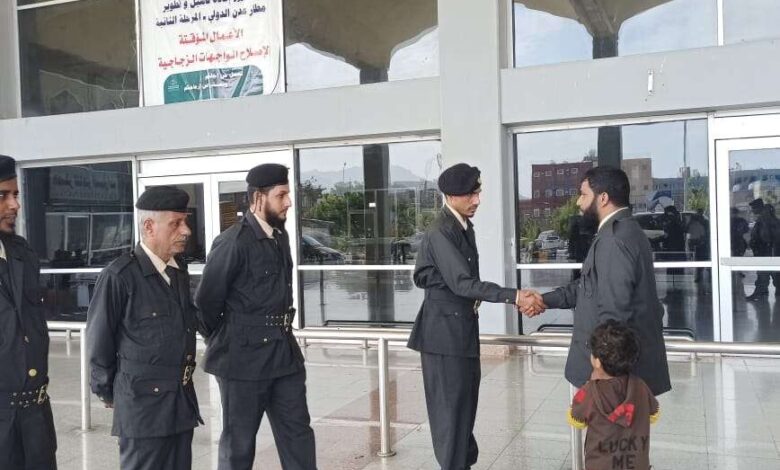 قائد قوات حماية المنشآت الحكومية يعود إلى عدن عقب رحلة علاجية