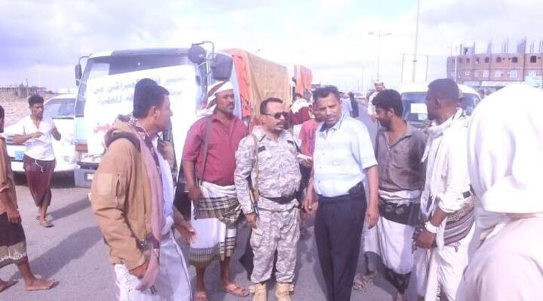 محافظ أبين يدشن تسيير قافلة لدعم المقاتلين في محافظة شبوة