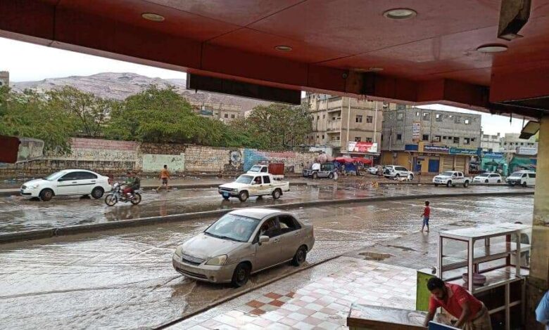 هطول امطار بمدينة المكلا
