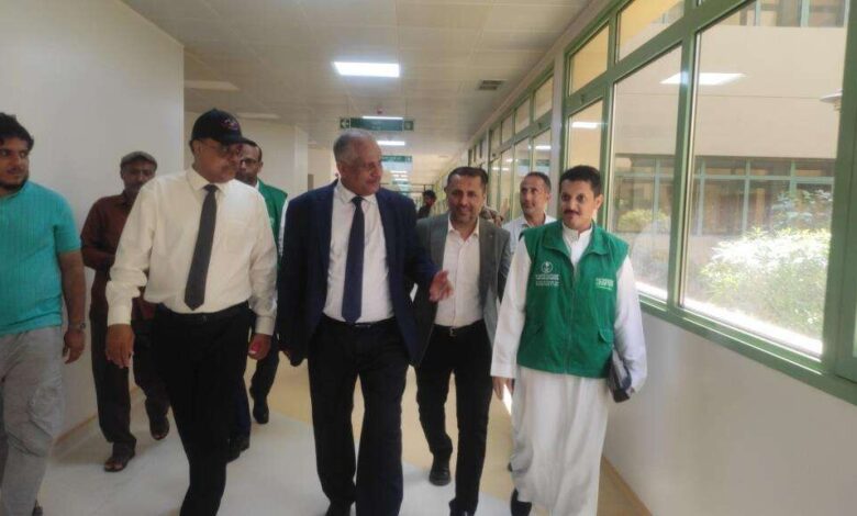 وكيلا محافظة عدن ومدير البرنامج السعودي يطلعون على التجهيزات النهائية لافتتاح مستشفى عدن العام