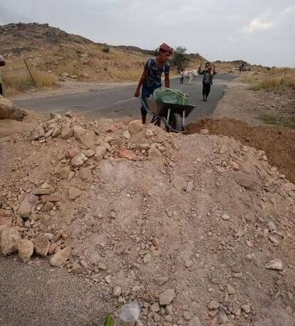 الحوثيون يفخخون الطريق الرابط بين محافظتي البيضاء ولحج