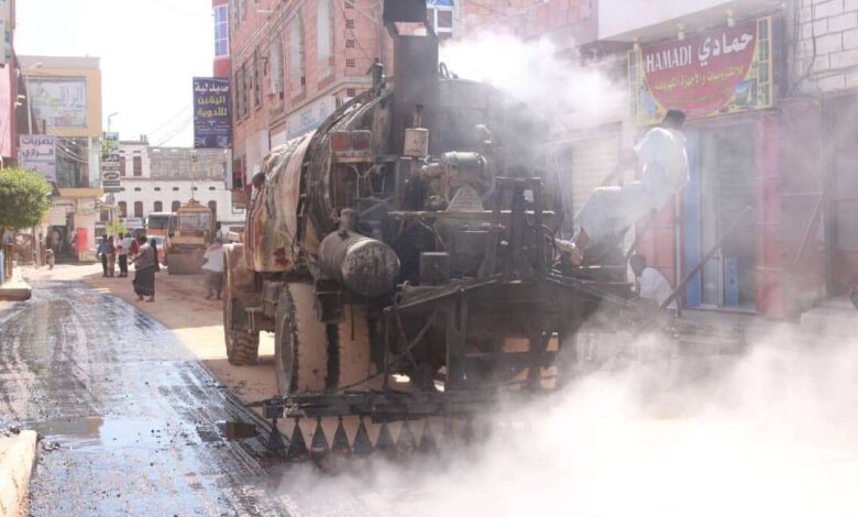 تدشين أعمال الصيانة وإعادة تأهيل الشوارع الداخلية لمدينة الشحر