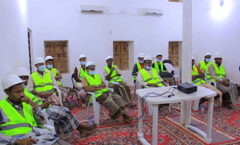 إنطلاق الورشة التدريبية لترميم الزخارف الطينية بمدينة شبام التاريخية