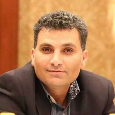 نايف حسان: لايمكن هزيمة الحوثيين بجيش يتحكم فيه ويقوده علي محسن الأحمر