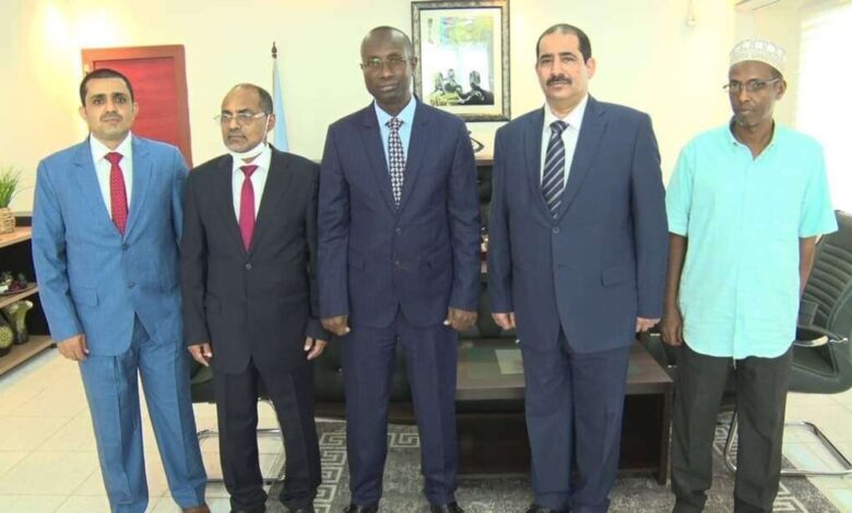 وزير الداخلية يتفقد أوضاع السفارة اليمنية في جيبوتي