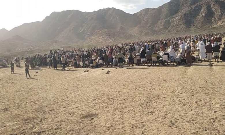 الآلاف يشيعون جثمان الفقيد "جلود " في محافظة أبين