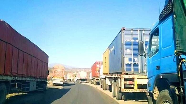 إستئناف حركة نقل البضائع من عدن إلى محافظات أخرى عقب التزام قيادات أمنية وعسكرية برفع نقاط جباية