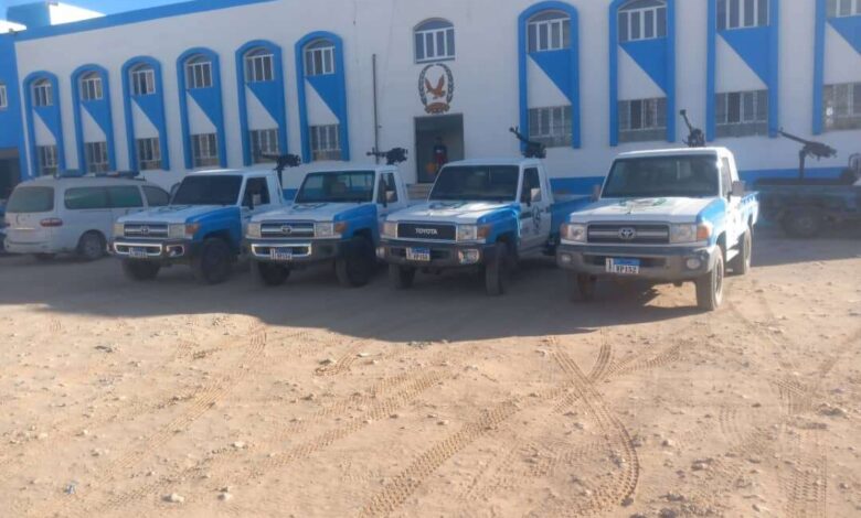 مدير عام شرطة محافظة شبوة يدشن العمل بالأطقم الأمنية المسلحة المقدمة من محافظ المحافظة لأمن بيحان