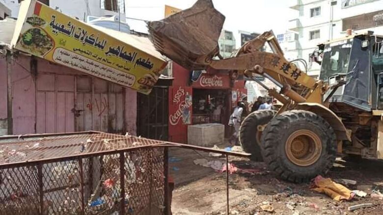 مدير عام المنصورة يؤكد حرص السلطة المحلية على إزالة المخالفات والأسواق العشوائية بالمديرية