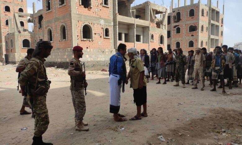 رئيس انتقالي شبوة يزور موقع الكتيبة السابعة بمحافظة أبين