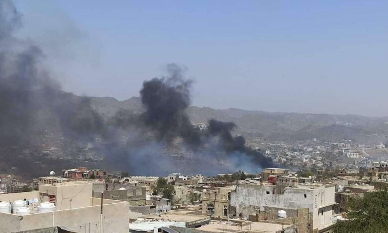 استمرار المواجهات العنيفة في تعز.. والحوثيون يواصلون قصف الأحياء السكنية