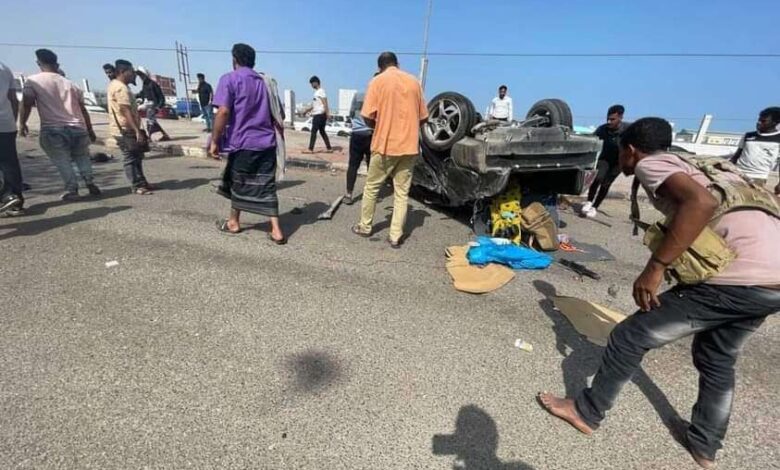 عاجل :مصرع شخص واصابة اخرين  اثر حادث مرور مروع بالقرب من فندق عدن