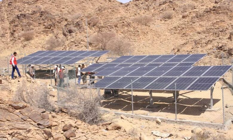الحامد يتفقد مشروع مضخة تعمل بالطاقة الشمسية لمياه الشرج بصعيد شبوة
