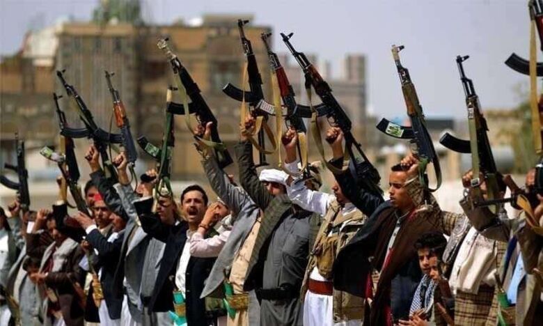 الحوثيون يعتقلون رجل مسن بسبب منعه لأثنين من أبنائه بالذهاب للتجنيد