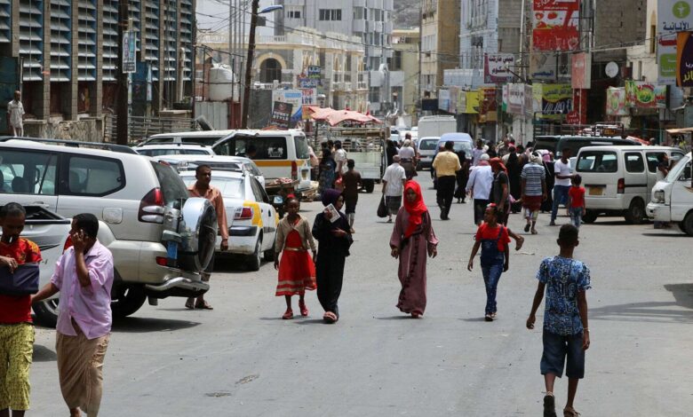 ملتقى الموظفين النازحين يحذر من مغبة التلاعب بمرتبات الموظفين.