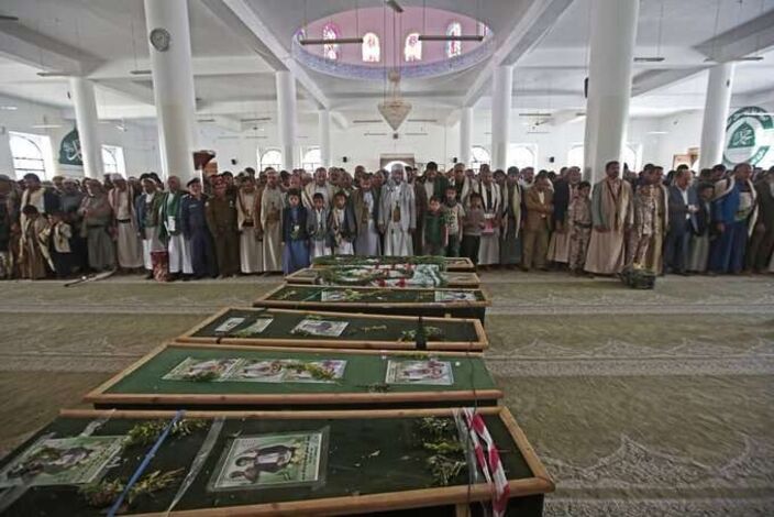 الحوثيون يشيعون 1732شخصاً من مقاتليهم