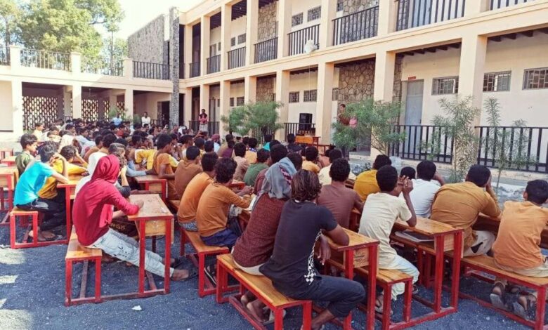 ثانوية الصديق بزنجبار تنظم حفلاً تكريميا للطلاب الأوائل والمعلمين