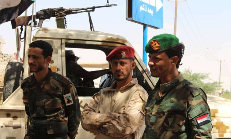 اللواء أول دعم وإسناد يواصل برامج التوعية لأفراده بالنقاط الأمنية غرب عدن