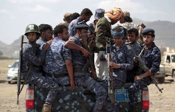 مليشيات الحوثي تجبر عشرات الأسر بالحديد على إخلاء منازلها