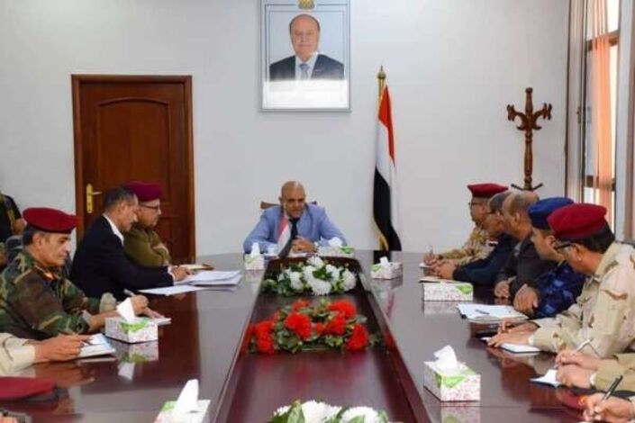 اللجنة الأمنية بتعز تناقش المستجدات العسكرية والأمنية بالمحافظة