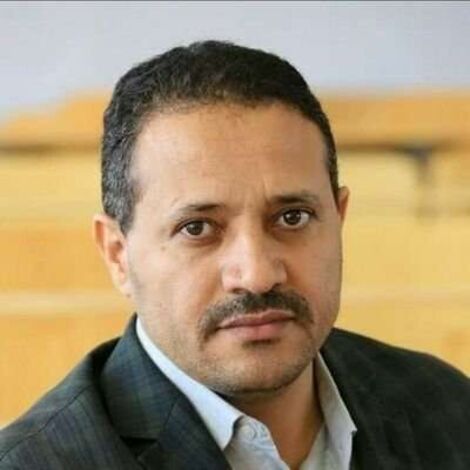 عايض: بهذه الطريقة ينهب الحوثي اموال اليمنيين
