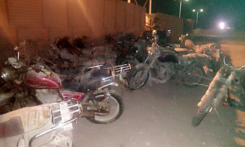 المهرة: ترحيل الدفعة الأولى من الدراجات النارية المحتجزة إلى خارج المحافظة