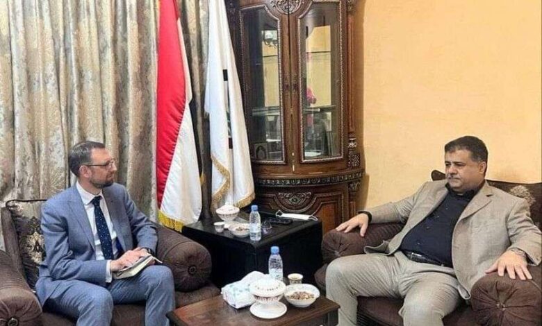 العيسي يلتقي نائب السفير البريطاني لدى اليمن ويشيد بجهود المملكة المتحدة الداعمة للسلام