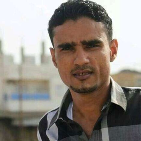عاجل : إغتيال ناشط صحفي طَعَنَا بالخناجر في وادي  القاضي بتعز